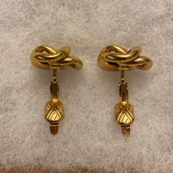 Vintage Gold Tone Love Knot Clip on Earrings - Picture 3 of 3